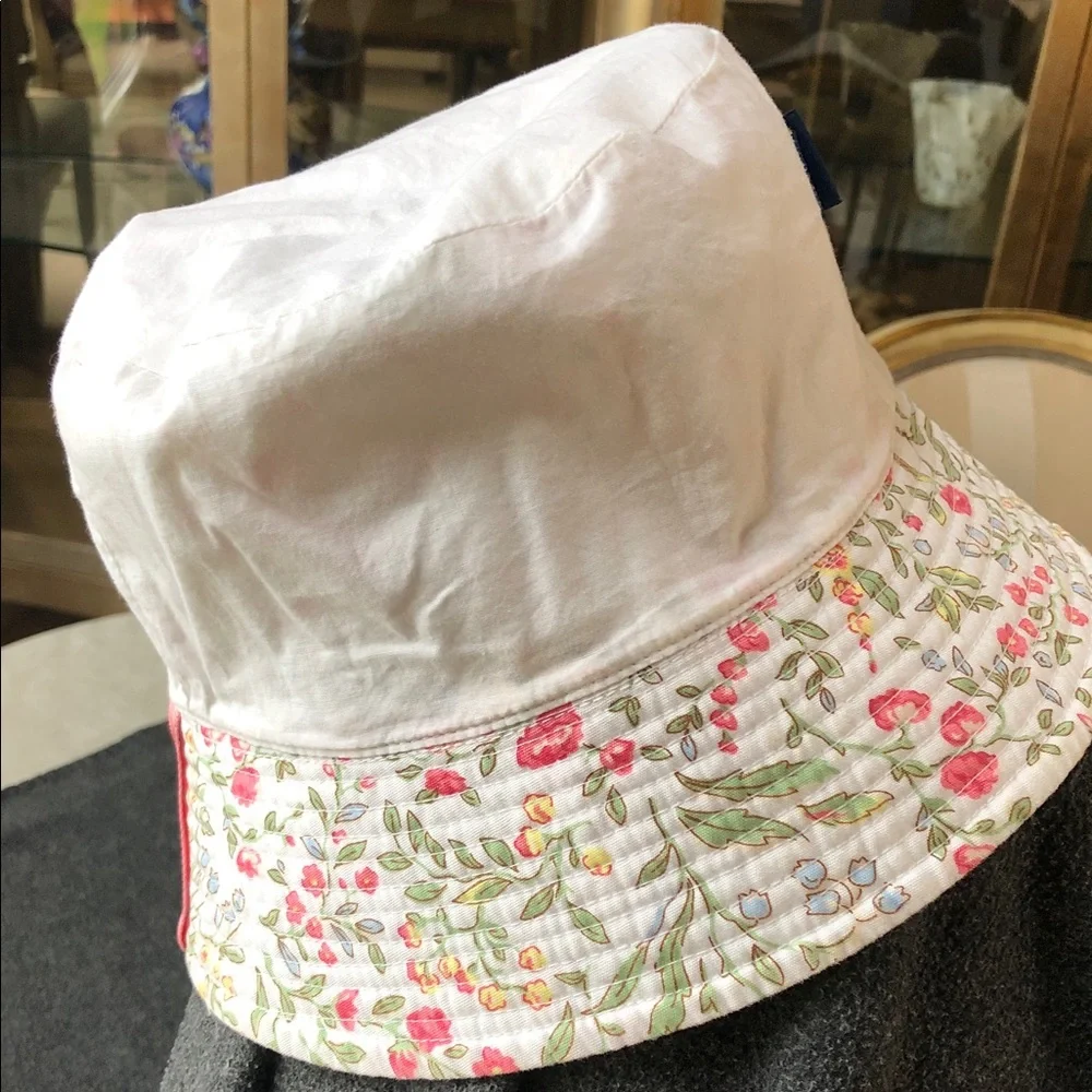 OshKosh B'Gosh Girls 100% Cotton Bucket Hat White + Flowers Size L-XL (5Yrs Up)